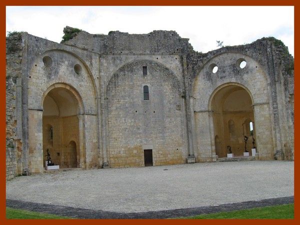 Le prieuré de Trizay en Charente-Maritime. 