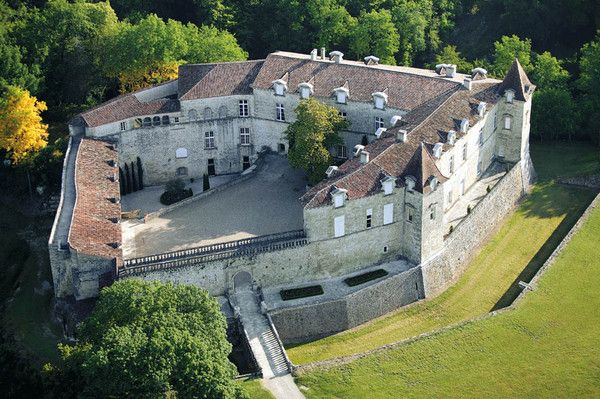 Le château de Cazeneuve à Préchac (Gironde)